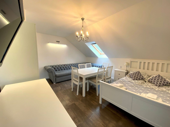 Dining 3, Holiday Home in Dziwnowek With Pool & Beach, Kamień