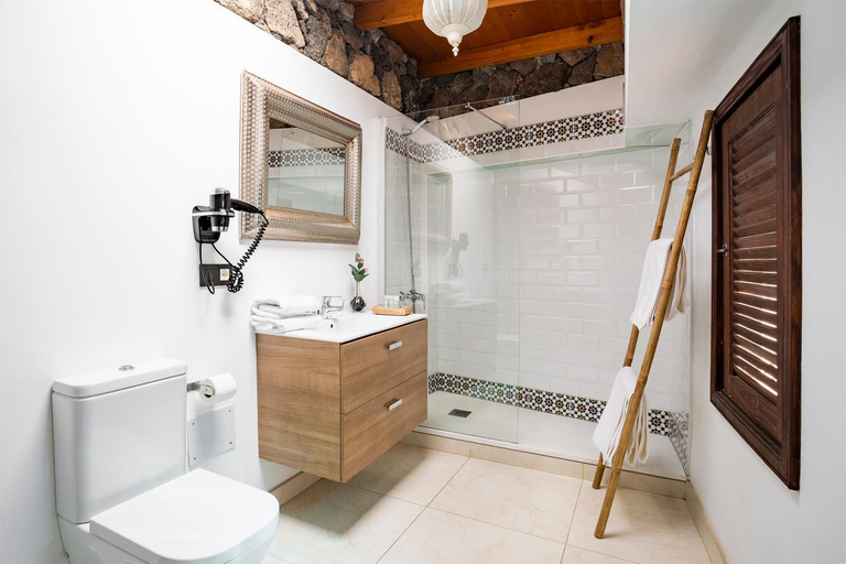 Bathroom 2, El Charco Suites, Las Palmas