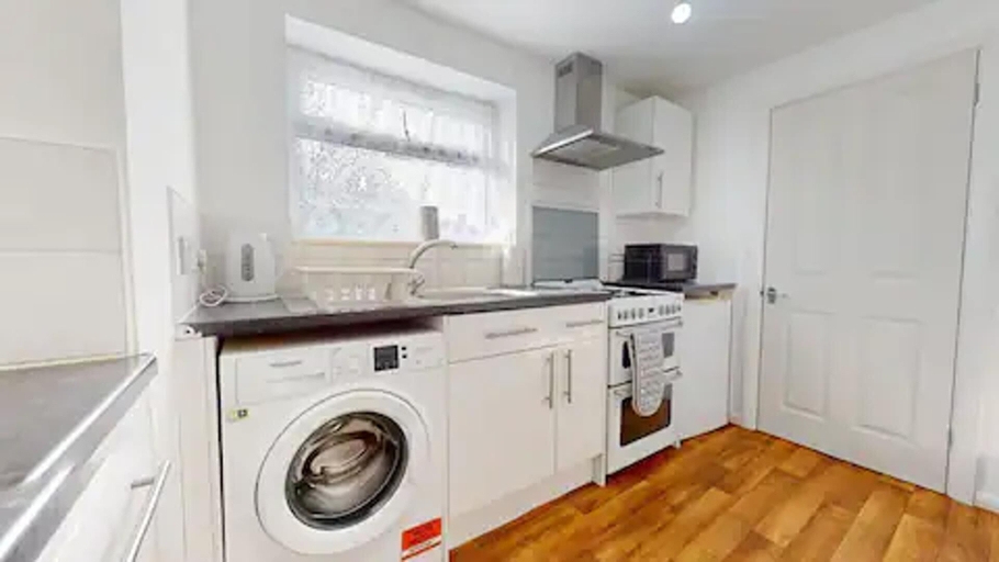 Others 4, Beautiful 2-bed Apartment in Stanford-le-hope, Thurrock