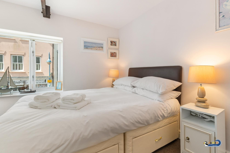 Bedroom 3, Kilmore - Beach Front House Direct Beach Access Spectacular Sea Views, Pembrokeshire