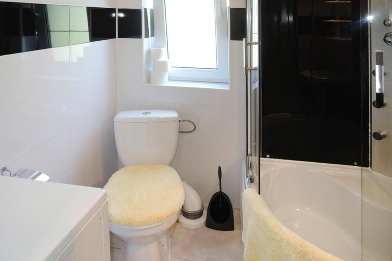 Bathroom, New Holiday Home in Nowe Warpno for 6 Persons, Police