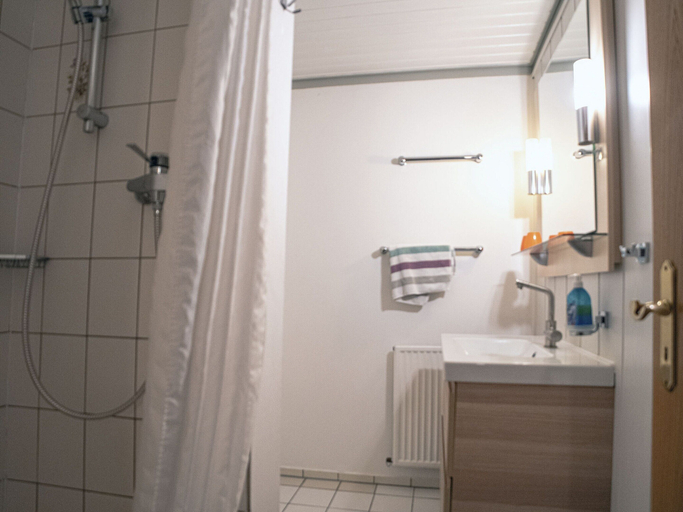 Bathroom 5, Appartementhaus auf Pellworm, Nordfriesland