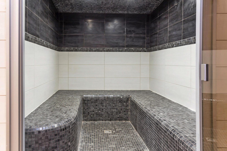 Bathroom 3, Residence Le Palais des Gouverneurs, St. Martin-de-re-formerly TUI Ferienhaus, Charente-Maritime