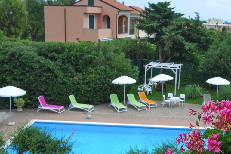 Pool 5, Loano Apartment With Pool for 6, Savona