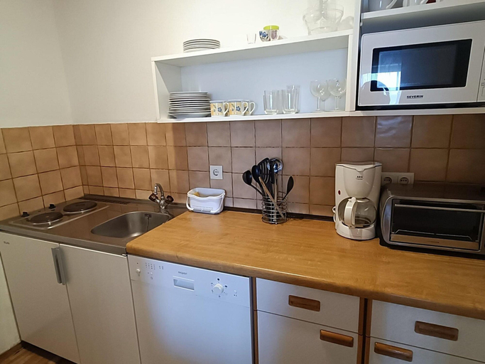 Private kitchen, Sunny Holiday Apartment With Balcony on Klopeinersee With Private Beach, Völkermarkt