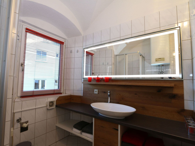 Bathroom 4, Apartment in Fugen Near Spieljochbahn, Schwaz