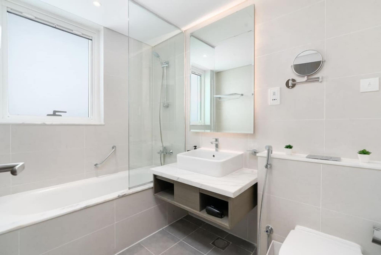 Bathroom 2, Stunning 2BR in Maison Prive, Dubai
