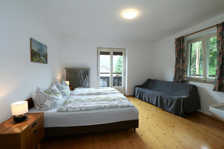 Room 4, Chalet in Fugen Near Spieljochbahn, Schwaz