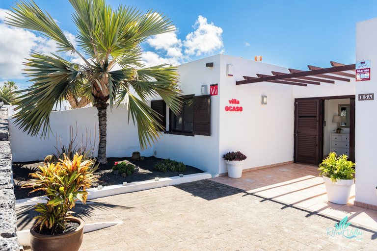 Exterior & Views, Remarkable 5-bed Villa in Playa Blanca, Las Palmas