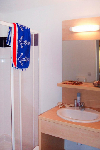 Bathroom 3, Cassen Holiday House With Pool, Landes