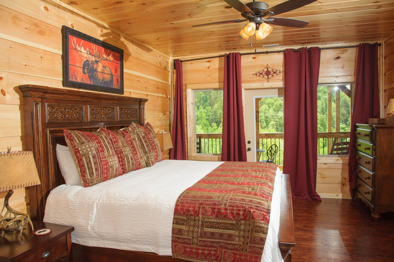 Room 5, Breathtaking 14br Cabin Elevator Views Games Hot Tubs Galore, Sevier