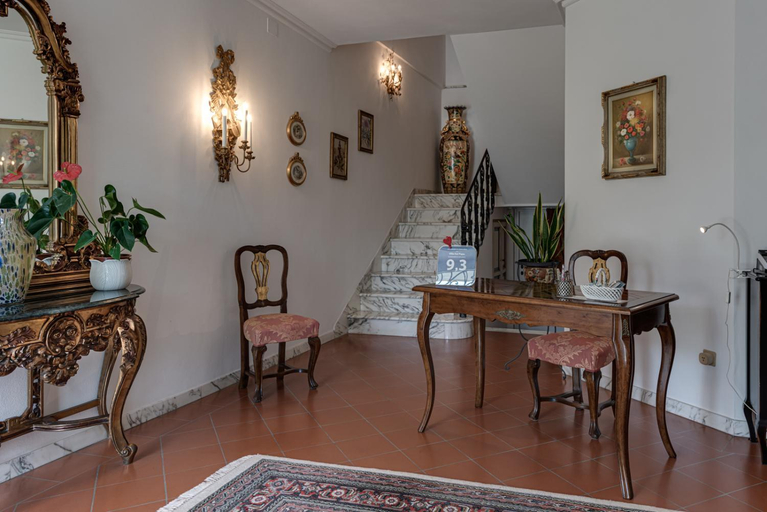 Public Area 2, Villa Del Papa, Lucca