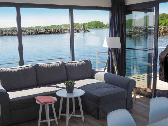 Living room 2, Hausboot im Hafen von Boltenhagen, Nordwestmecklenburg