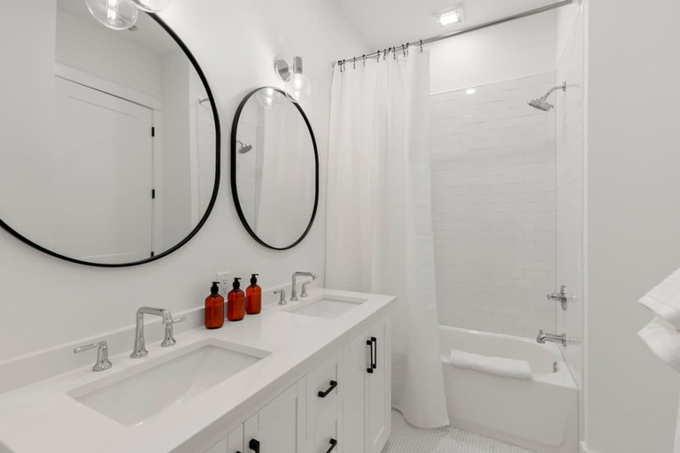 Room 2, Jade House at The Gemma, Pinellas