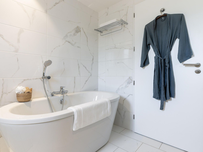 Bathroom 4, Residence Domaine du Golfe de Lion, St. Cyprien, Pyrénées-Orientales