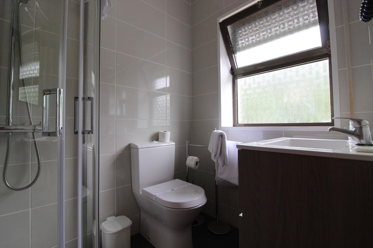 Bathroom 2, Geres Guest House, Terras de Bouro