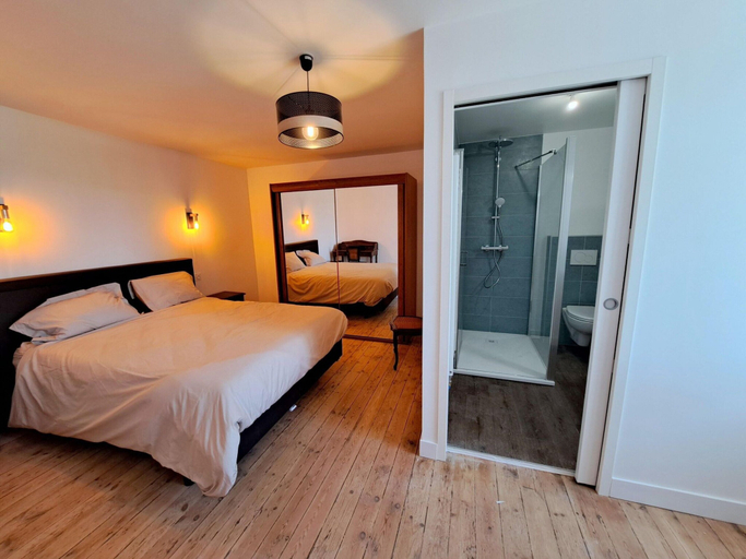 Room 5, In top Location With Beautiful sea View, Finistère