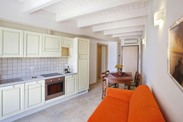 Private kitchen 4, Apartment in Pedaso With Sea View & Pool, Fermo