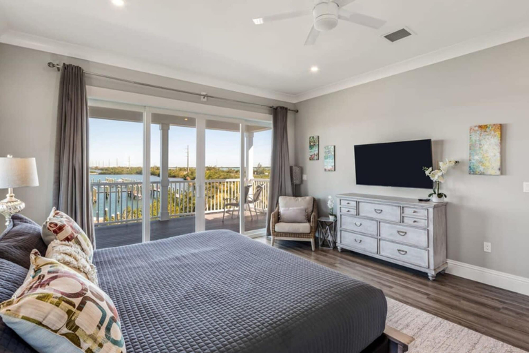 Room 4, Spindrift House by Brightwild Huge Pool Dock, Monroe