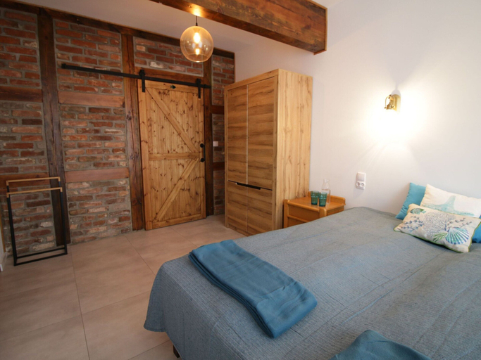 Room 5, Residence in Zastan With Lake Access, Kamień