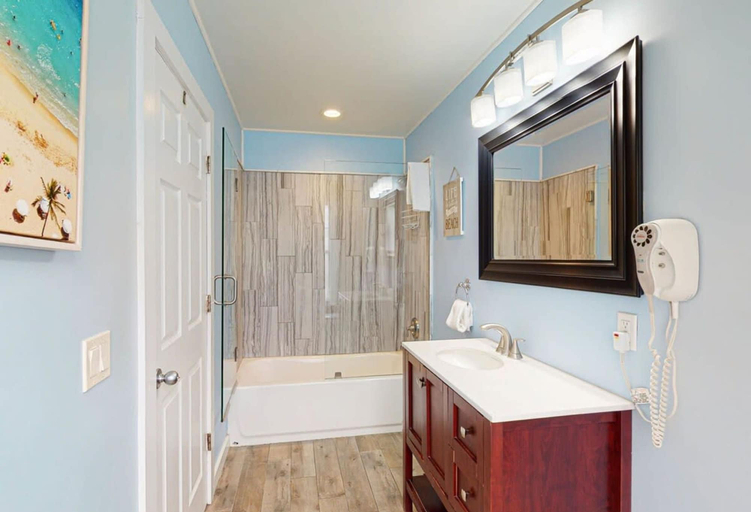 Bathroom 4, Seaport Suite by Brightwild 2nd Story Hideaway, Monroe