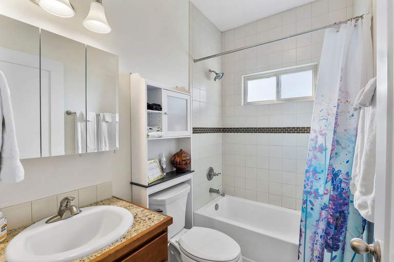 Bathroom 4, Trails Sisters-calm on the Edge of Town, Brewster