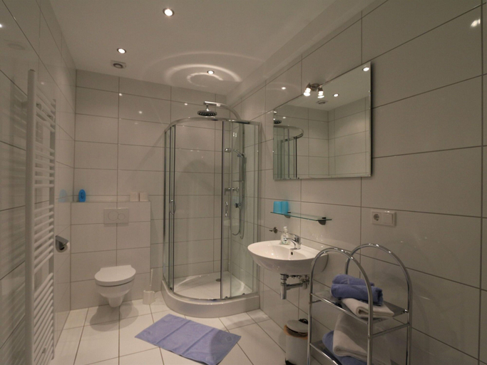 Bathroom 3, Apartment in Zugspitz Arena near Highline 179, Reutte