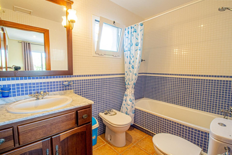 Bathroom 3, Serene 2 Bedroom Apartment in Vera, Almería