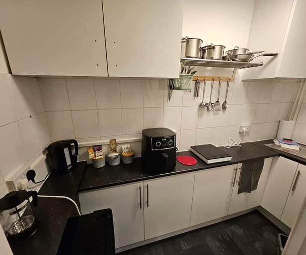 Others 3, Tropical Hideaway Studio Apartment, Cardiff