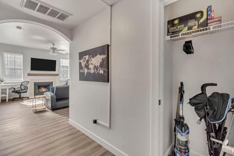 Room 4, Remodeled Apt Pool Gym - Near Hill AFB Lagoon, Davis