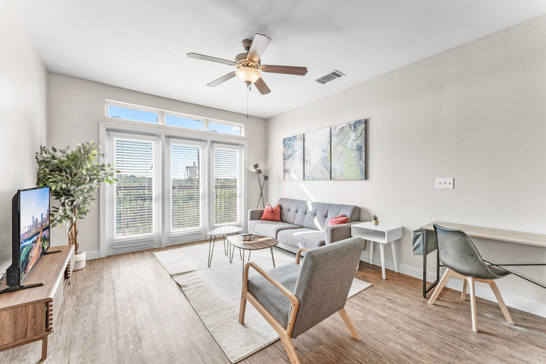 Room 3, Airy Soco 2BR King Suite w Gympickleballlaundry, Travis