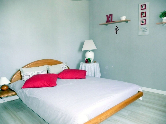 Room 3, Bungalow in Telgrus sur mer Near Sandy Beach, Finistère