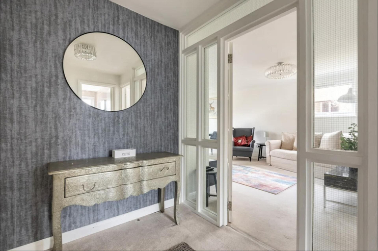 Bathroom 5, Spacious 1 bed Apartment With Parking & Balcony!, London