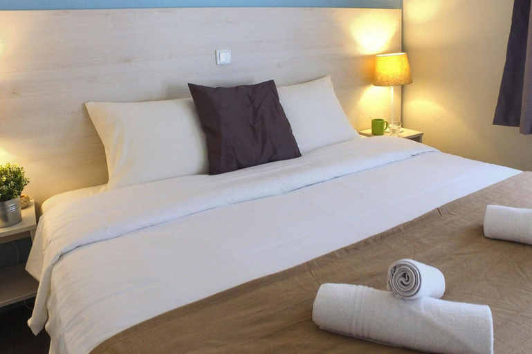 Bedroom, Apartment in Forges les Eaux With Garden, Seine-Maritime