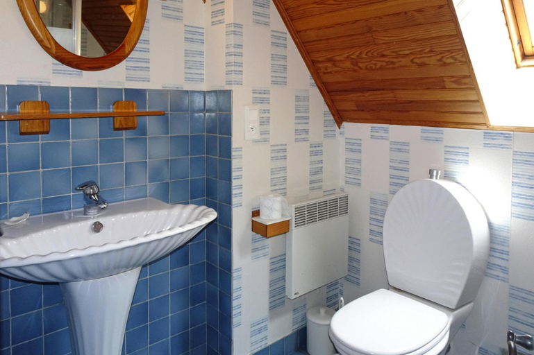 Bathroom 5, Beautiful Quiet Holiday Home, Close to the Beach, Morbihan