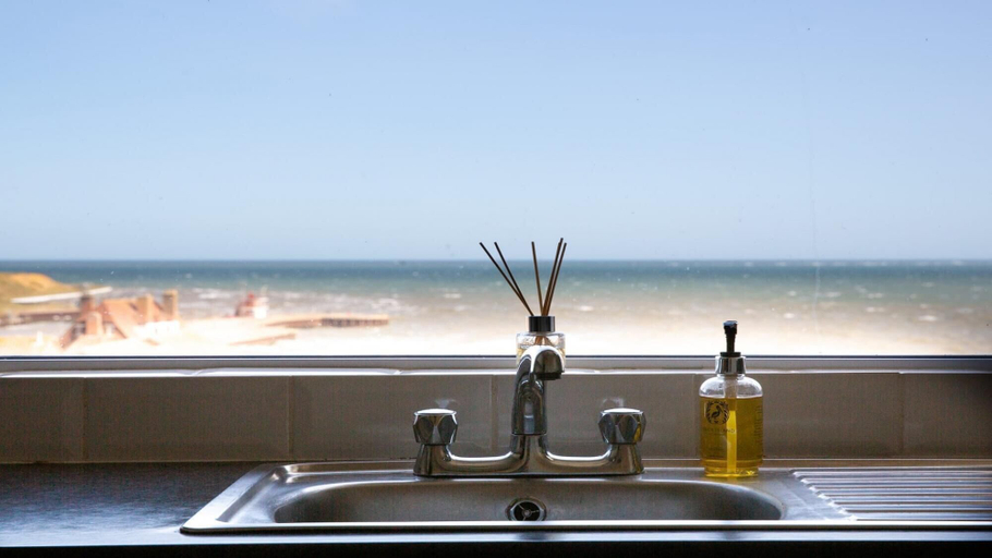 Others 3, Stunning Sea View Penthouse 2 Bedroom 2 Bathroom, Norfolk