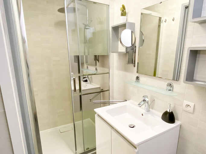 Bathroom 5, Cozy Beach House in Les Tamaris, Hérault