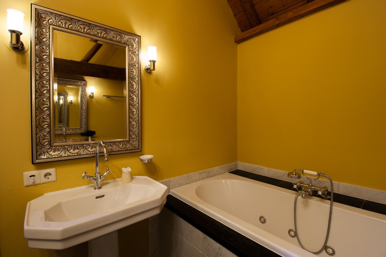 Bathroom 8