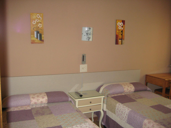 Others 2, Hostal La Selecta, Madrid