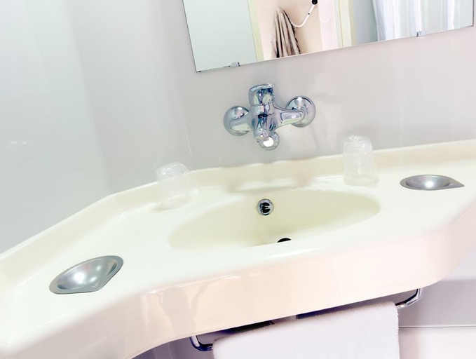 Bathroom 9