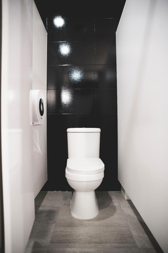 Bathroom 18