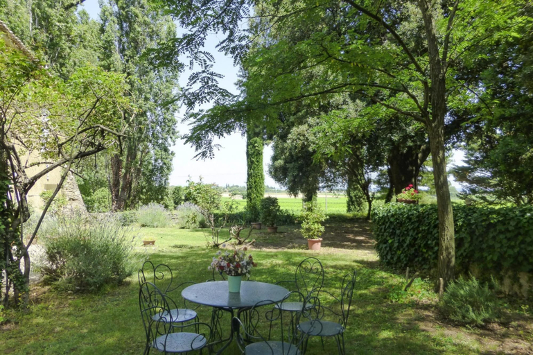 Garden 5, Charming Country House With Garden, Gard