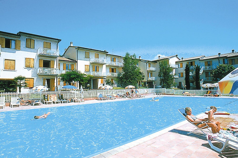 Pool 2, Apartment in Costemano With Heating, Verona