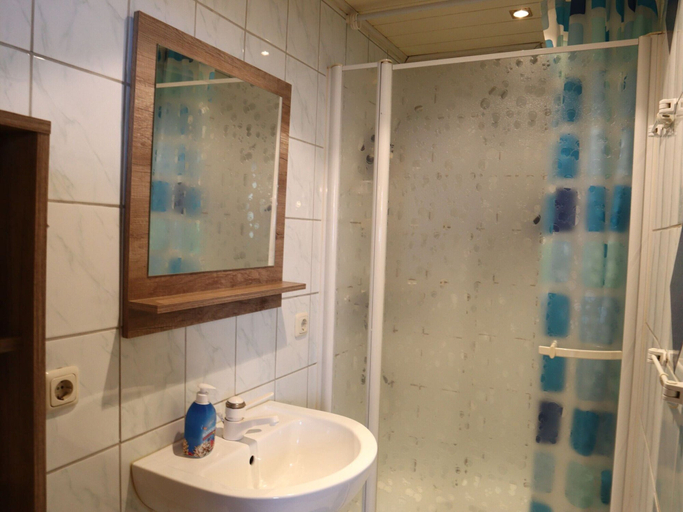 Bathroom 4, Cabin in Brixental by Ski Lift Access, Zell am See