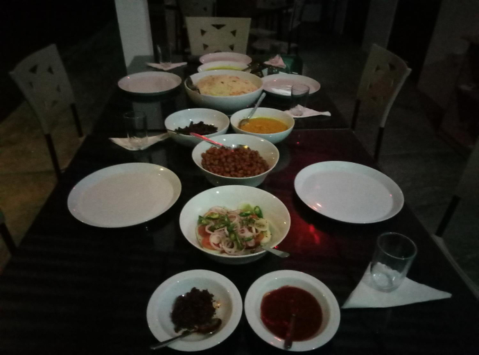 Food & Drinks