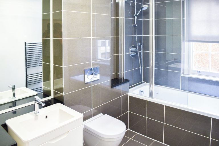 Bathroom 4, Centrally Located Budget Apartment, 3mins to Tube, London