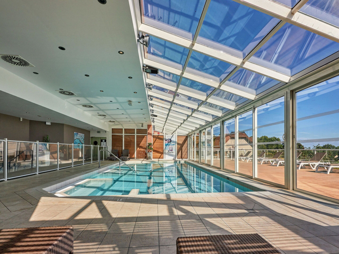 Pool 3, Terraced House in Residence & Spa With Common Pool and Sauna, Houlgate, Calvados