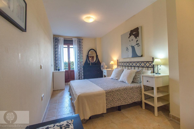 Bedroom 2, Charming 2-bedroom Apartment in Costa Esuri Golf, Huelva