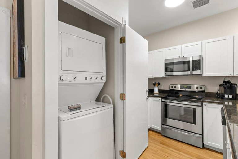 Room 4, Mesa House Uno by Brightwild Perfect Location, Monroe