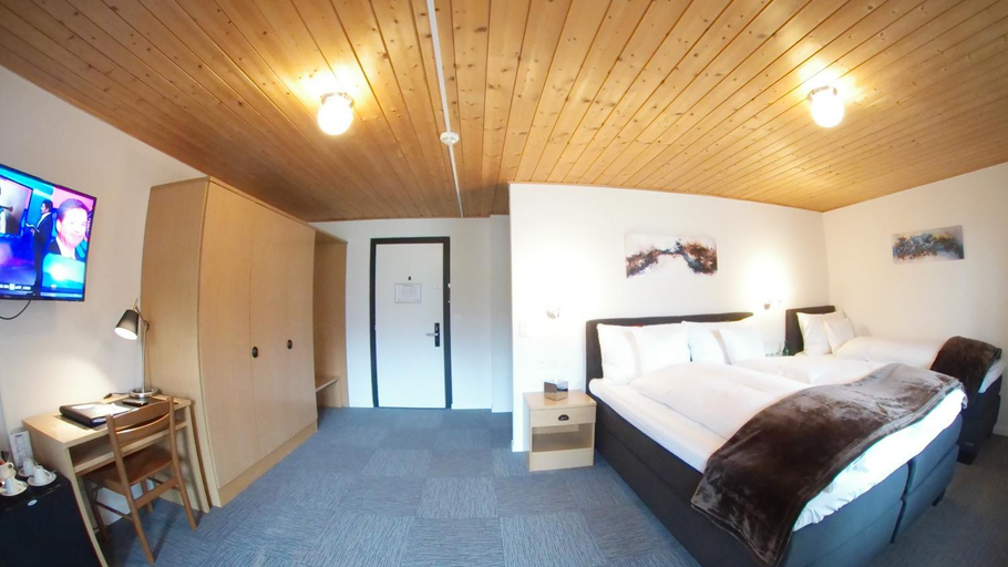 Bedroom 2, Hotel Sonnenhalde Wiesen, Albula